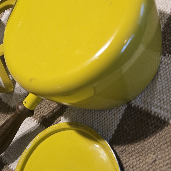 Vintage Yellow Fondue Pot with Wooden Handle - Home Kitchen - Picture 8 of 8